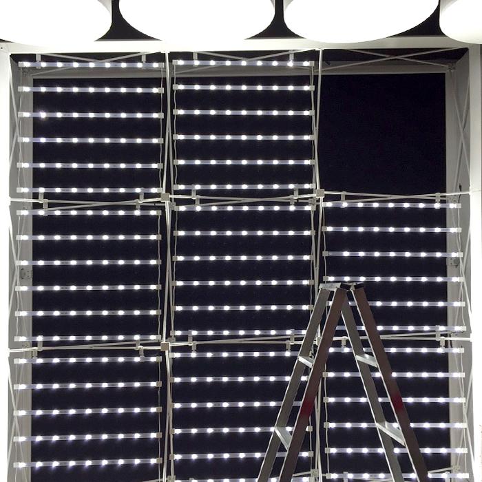 Výstavní modulární konstrukce s LED prosvětlením - LED závěs