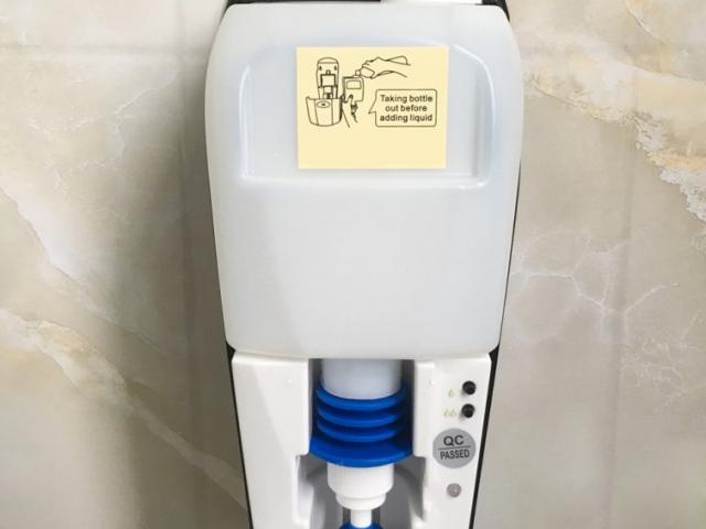 Dávkovač zaručuje nejvyšší hygienu vašich rukou, díky snadnému bezdotykovému ovládání