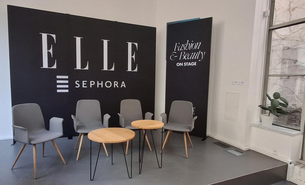 Mobilní výstavní stánky s textilním bannerem