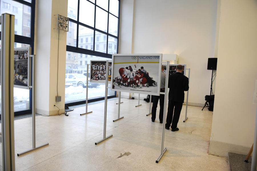 Výstava v Národní galerii k výročí hokejistů v Naganu