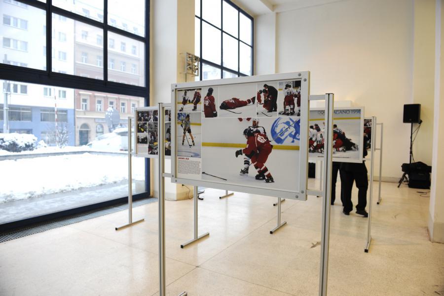 Výstava v Národní galerii k výročí hokejistů v Naganu